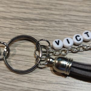 Porte-clé personnalisé lettres blanches-noires avec mousqueton