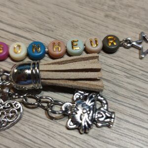 Porte-clé personnalisé lettres multicolores-dorées avec mousqueton