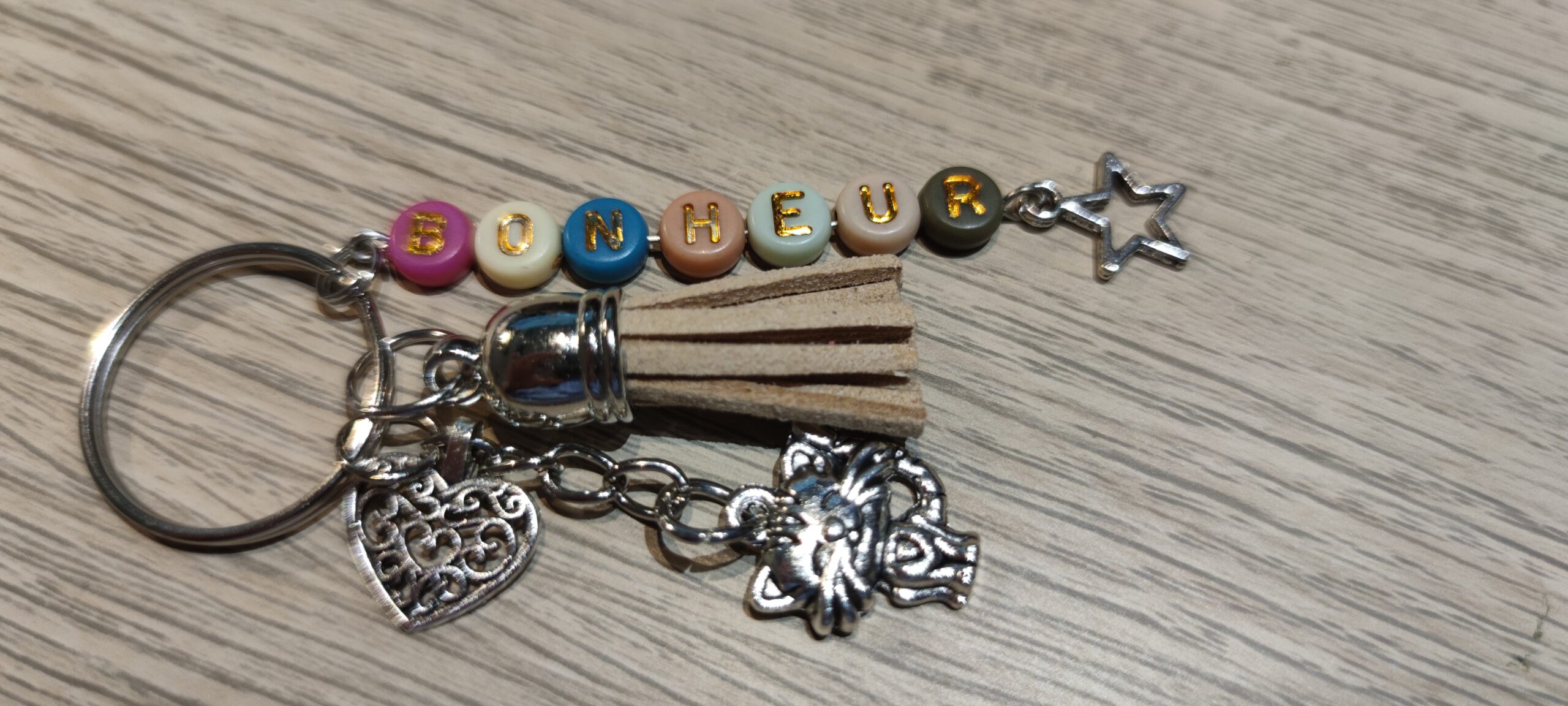 Porte-clé personnalisé lettres multicolores-dorées avec mousqueton